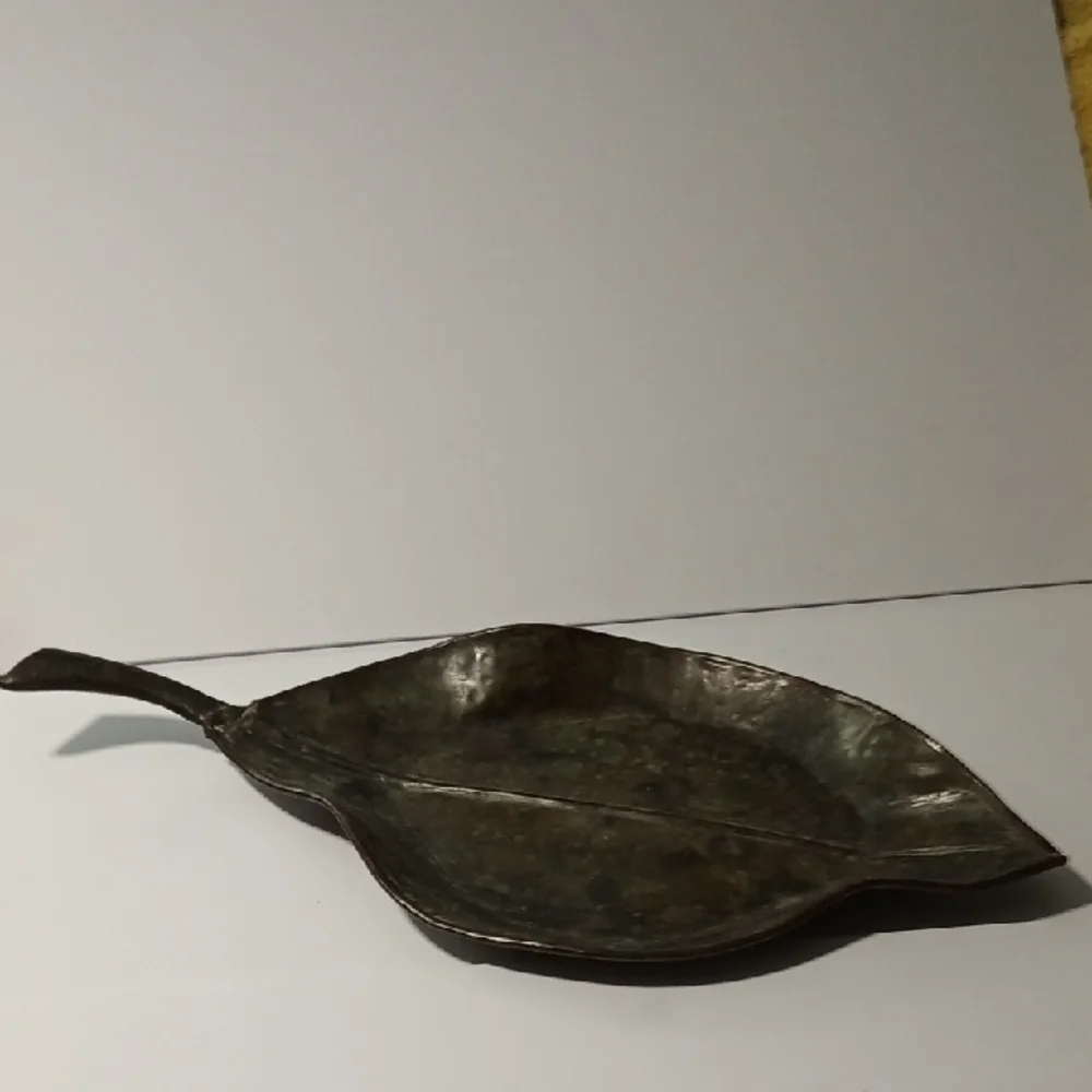 Leaf-Shaped Decorative Tray